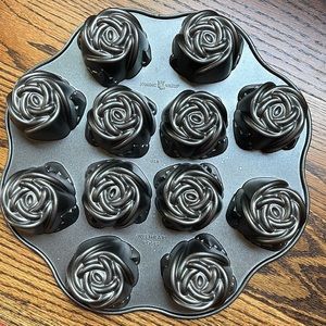 Nordic Ware Sweetheart Rose Cake Pan - Platinum
